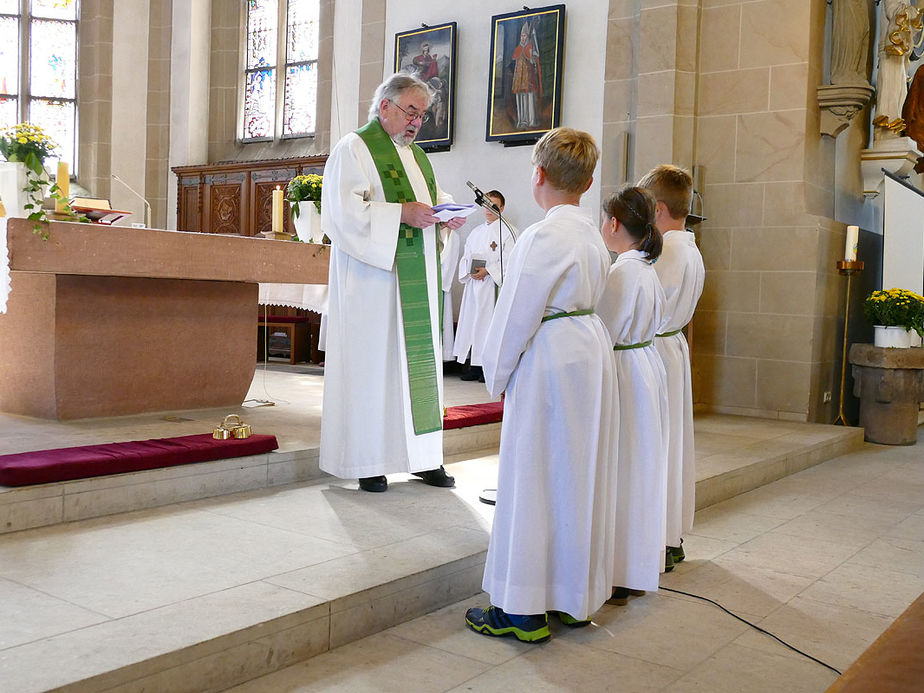 Die neuen Messdiener in St. Crescentius (Foto: Karl-Franz Thiede)